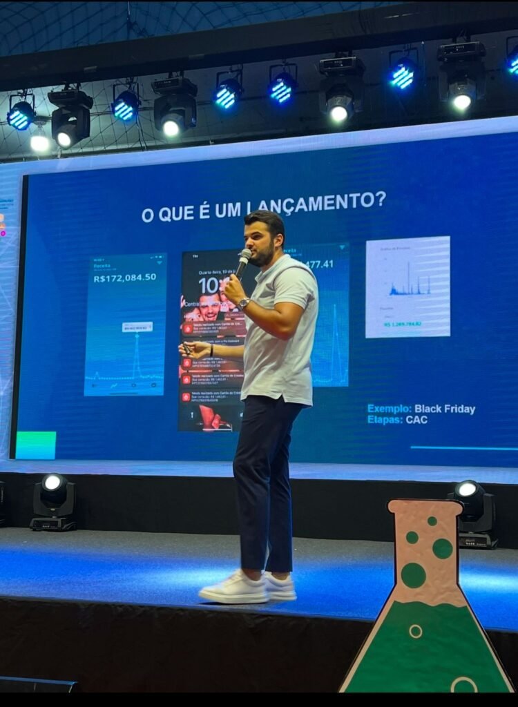Renan fontenele palestrando